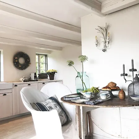 Romantisches Reetdachhaus - Frau Schroeders Semesterbostad *