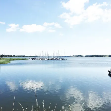 Semesterbostad Romantisches Reetdachhaus - Frau Schroeders *